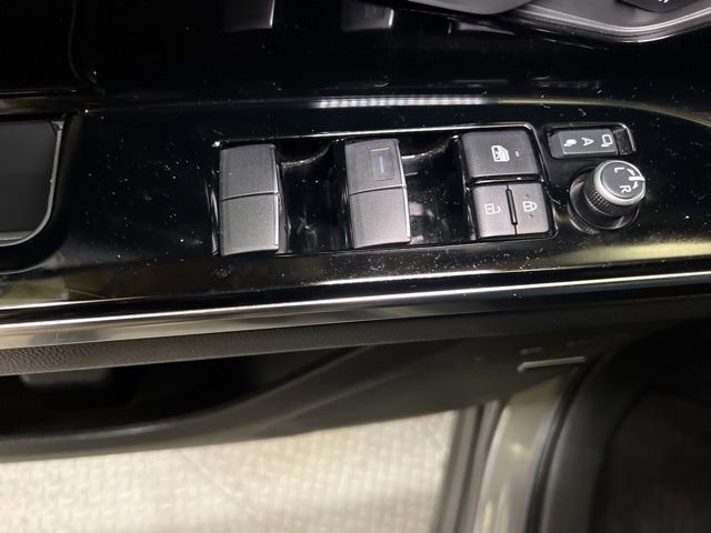 Used 2023 Subaru Solterra Limited image 50