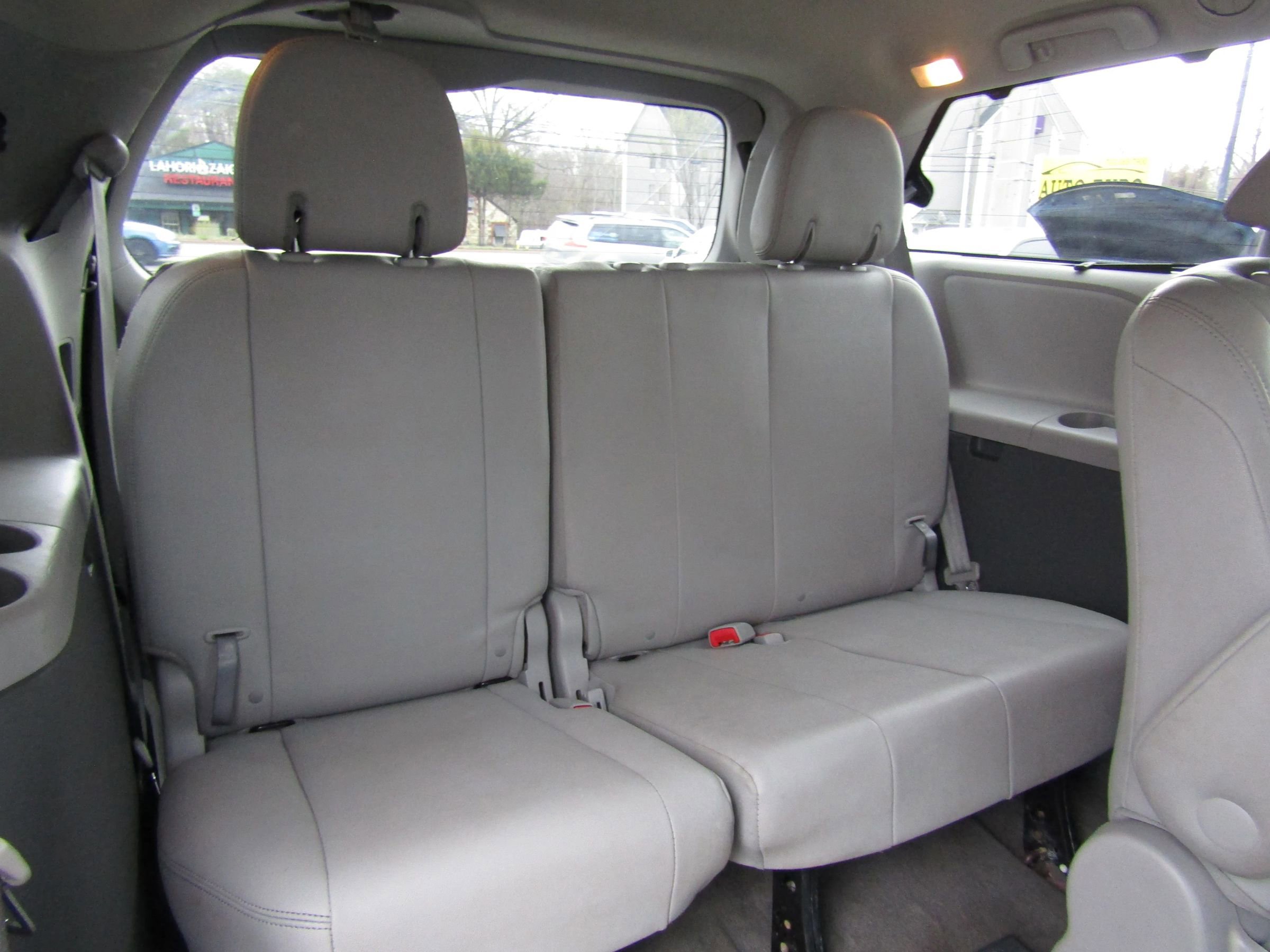 Used 2015 Toyota Sienna XLE w/ XLE Navigation Package image 16