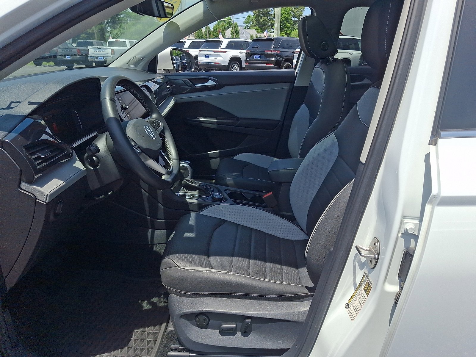Used 2023 Volkswagen Taos SEL AWD/4WD image 13