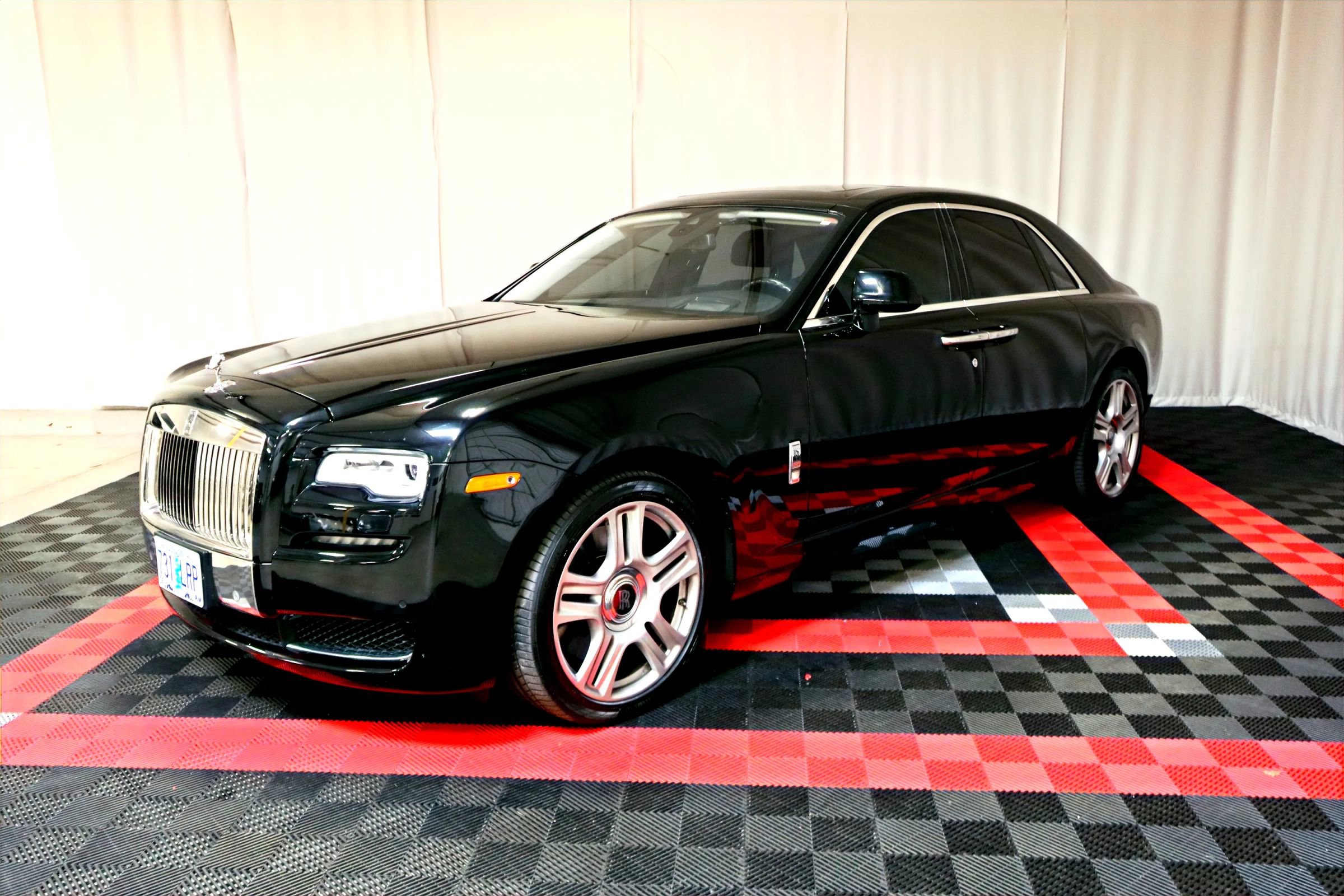 Used 2016 Rolls-Royce Ghost image 2
