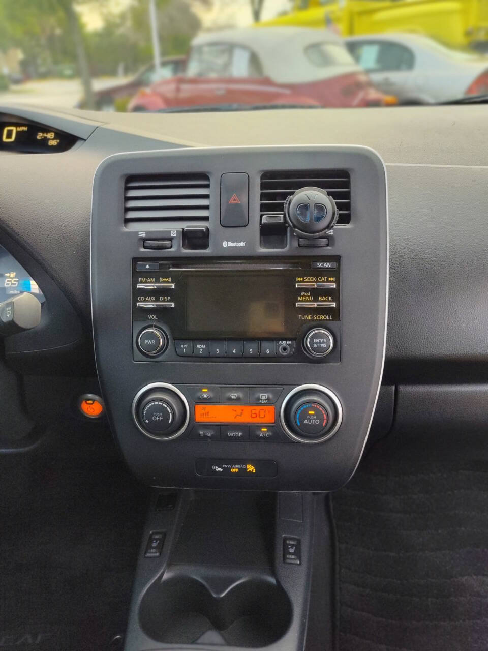Used 2015 Nissan Leaf S FWD image 12