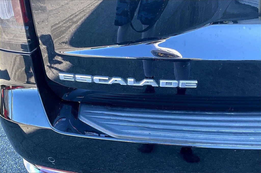 Used 2021 Cadillac Escalade Premium Luxury image 24