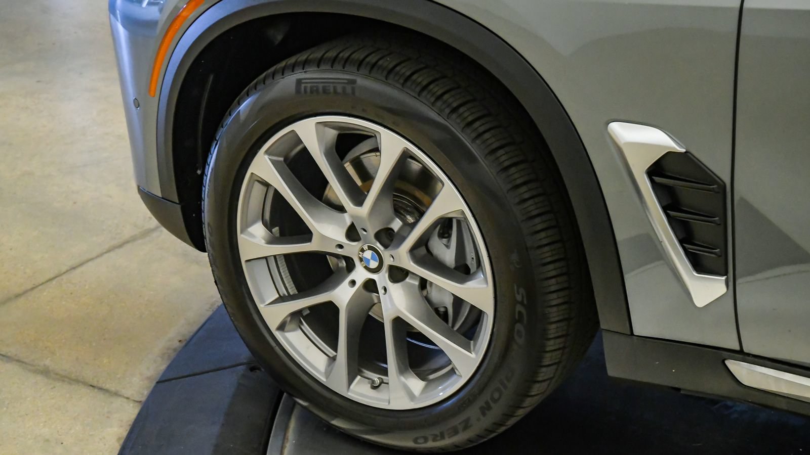 Certified 2024 BMW X5 xDrive40i w/ Premium Package AWD/4WD image 10