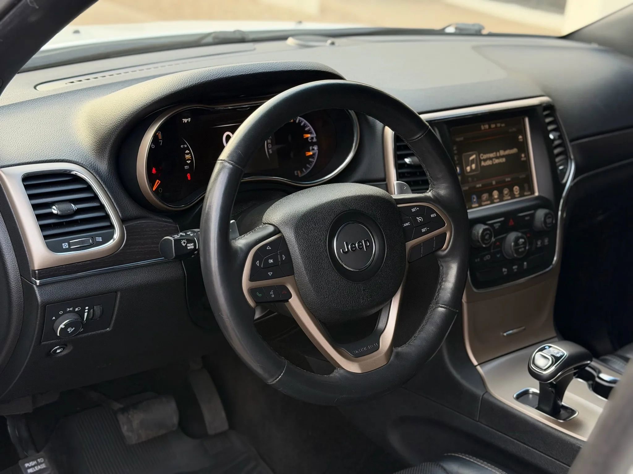 Used 2015 Jeep Grand Cherokee Limited w/ Luxury Group II image 10