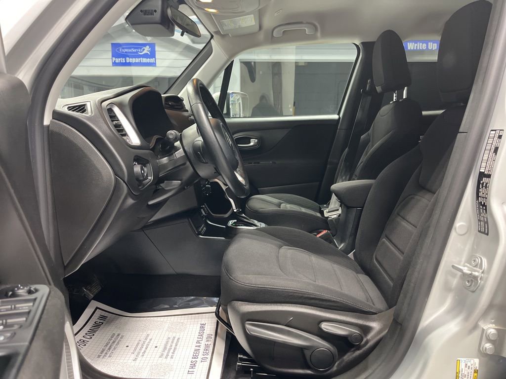 Used 2019 Jeep Renegade Latitude w/ Cold Weather Group image 12
