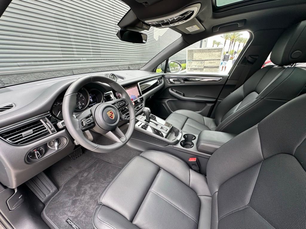 Used 2026 Porsche Macan Turbo AWD/4WD image 4
