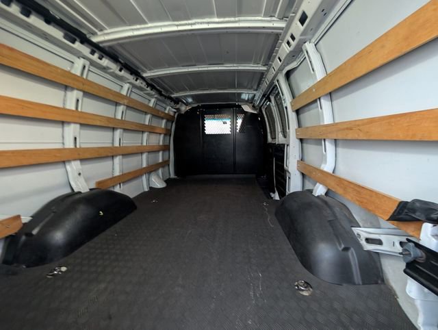 Used 2021 GMC Savana 2500 w/ Driver Convenience Package image 9