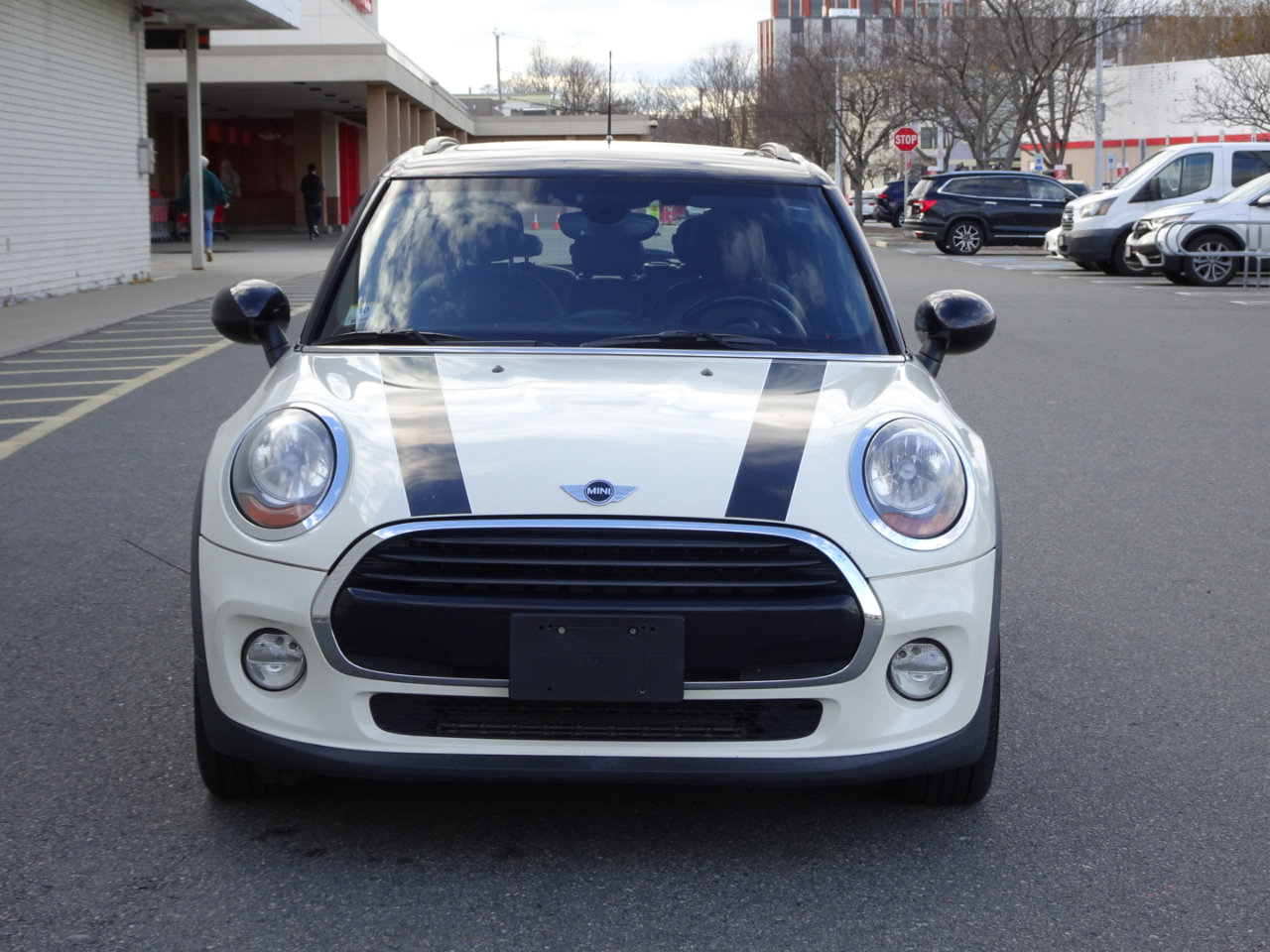 Used 2016 MINI Cooper 4-Door Hardtop image 2