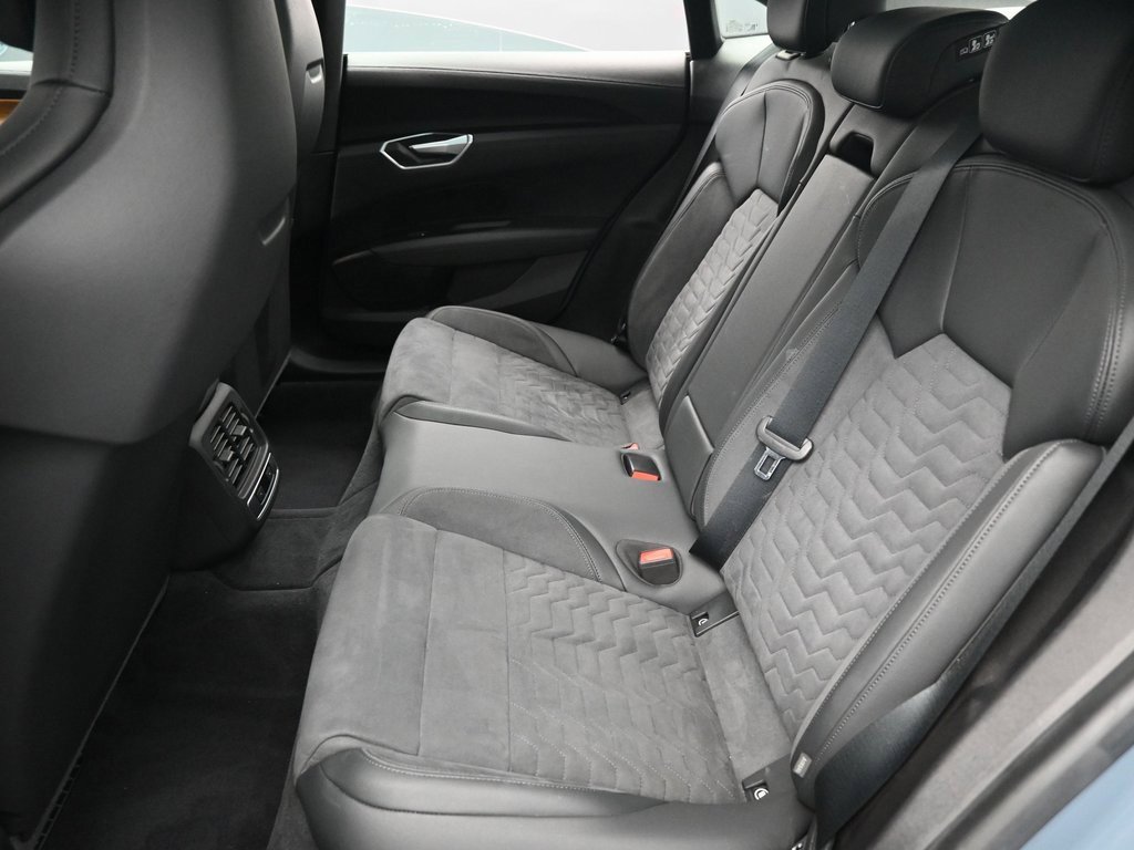 Used 2022 Audi e-tron GT Premium Plus image 29