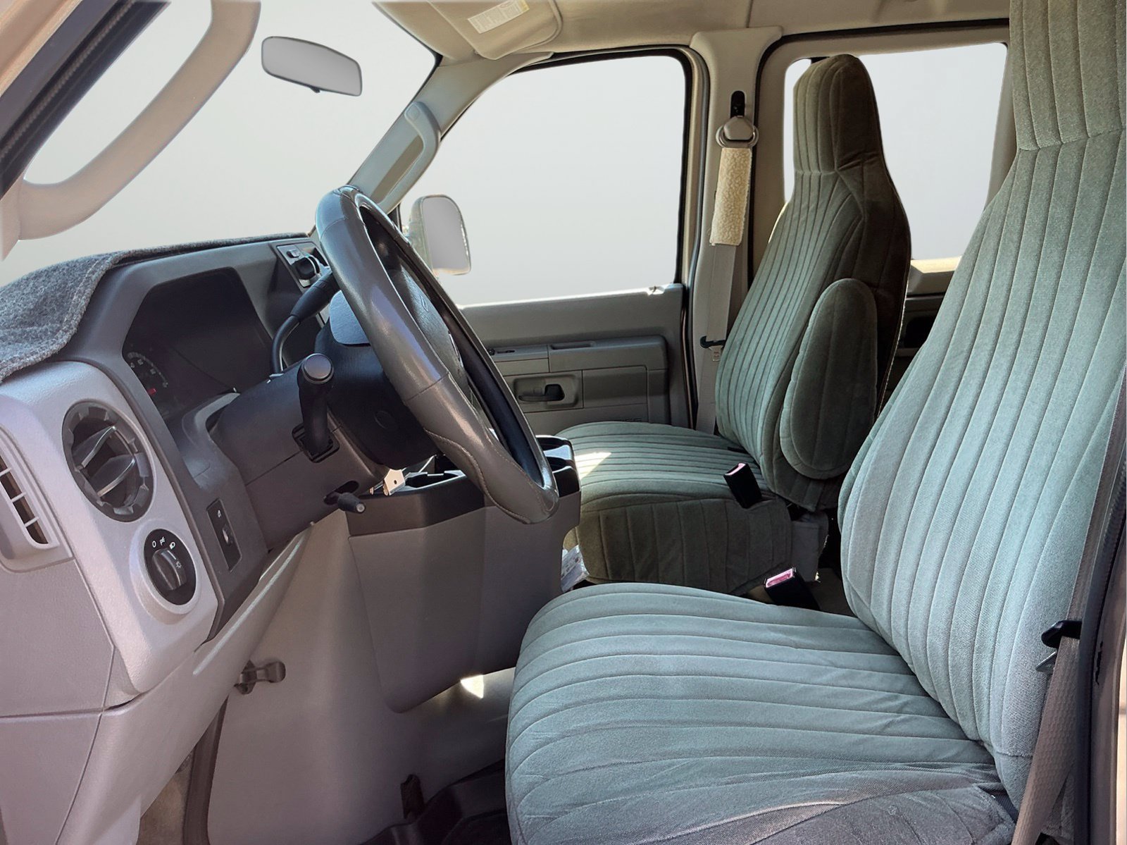 Used 2014 Ford E-350 and Econoline 350 XLT RWD image 12