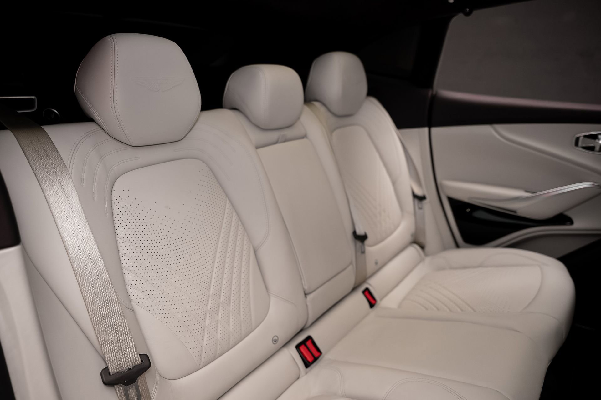 Used 2023 Aston Martin DBX AWD/4WD image 62
