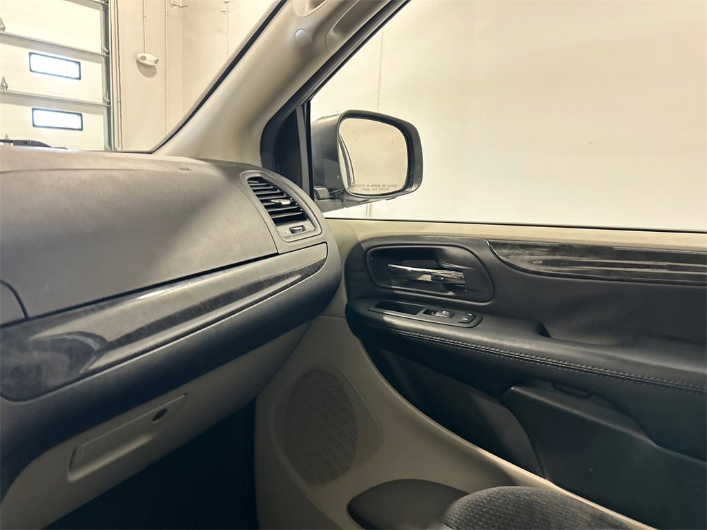 Certified 2018 Dodge Grand Caravan SE w/ UConnect Hands-Free Group image 25