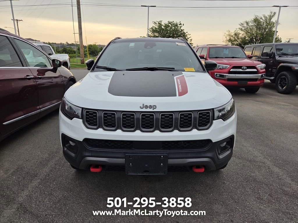 Used 2025 Jeep Compass Trailhawk w/ Trailer Tow Group AWD/4WD image 2