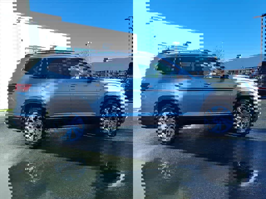 Used 2021 Volkswagen Atlas SE w/ Panoramic Sunroof Package image 9