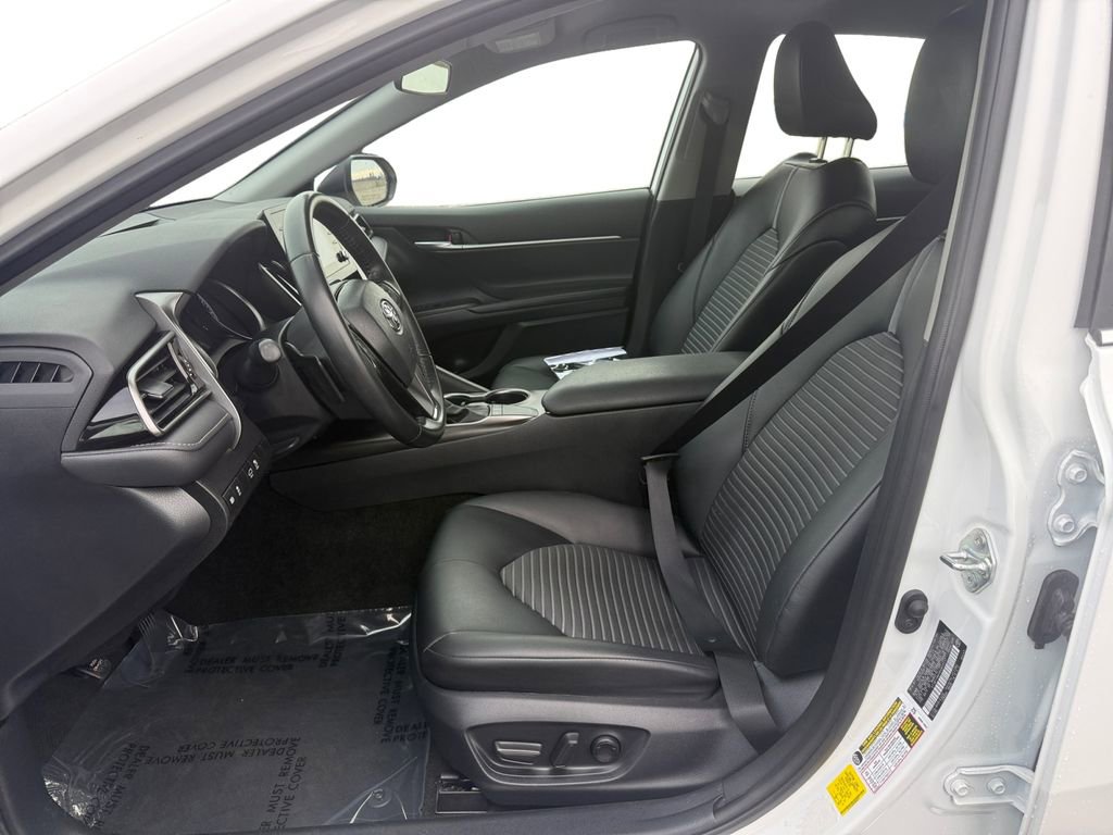 Used 2024 Toyota Camry SE image 10