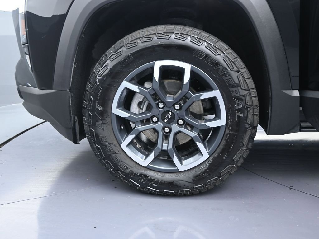 Used 2025 Chevrolet Equinox ACTIV w/ Safety and Technology Package image 12