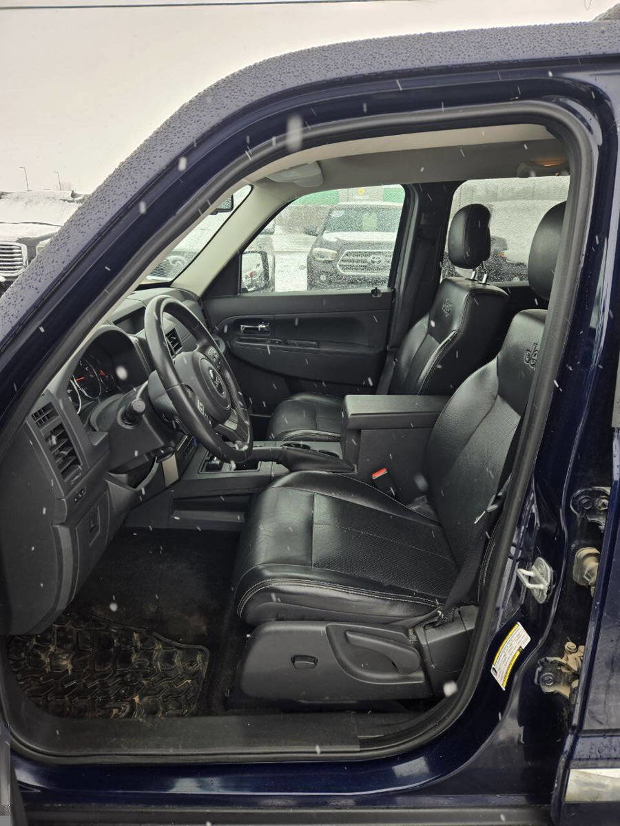 Used 2012 Jeep Liberty Sport image 11