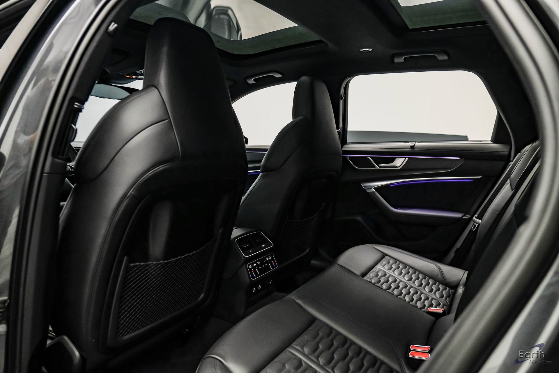 Used 2023 Audi RS 6 w/ Black Optic Package image 89