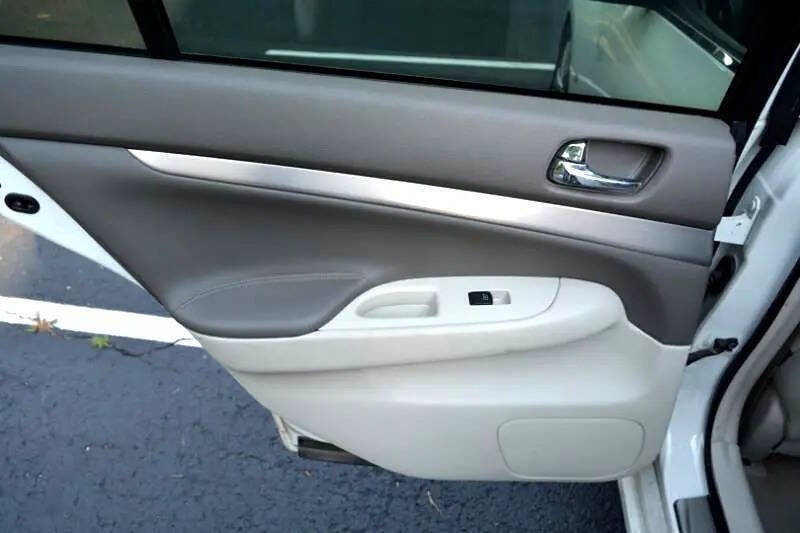 Used 2015 INFINITI Q40 w/ Moonroof Package image 12