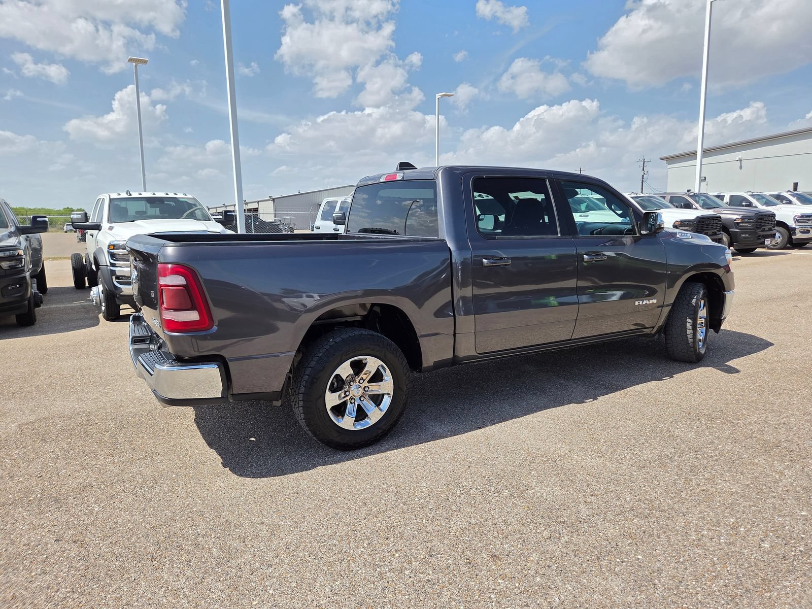Used 2024 RAM 1500 Laramie AWD/4WD image 9
