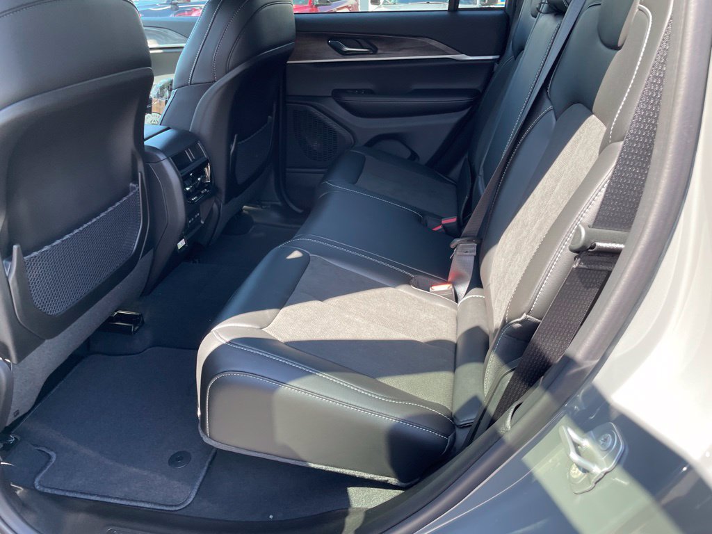 New 2027 Jeep Grand Cherokee Altitude AWD/4WD image 12