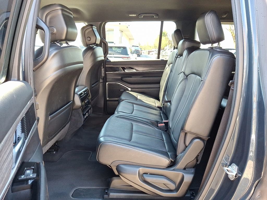 Certified 2024 Jeep Wagoneer Series II w/ Flexible Seating Group image 11