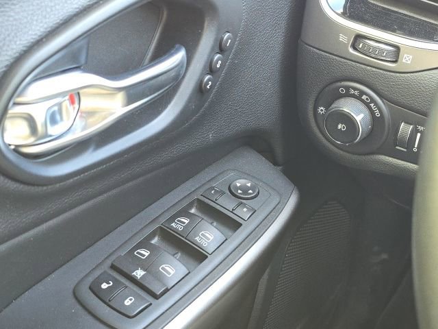 Used 2020 Jeep Cherokee Limited image 12