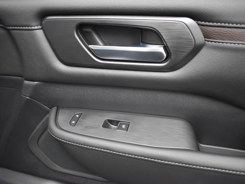 New 2025 Nissan Armada SL w/ Convenience Package image 26