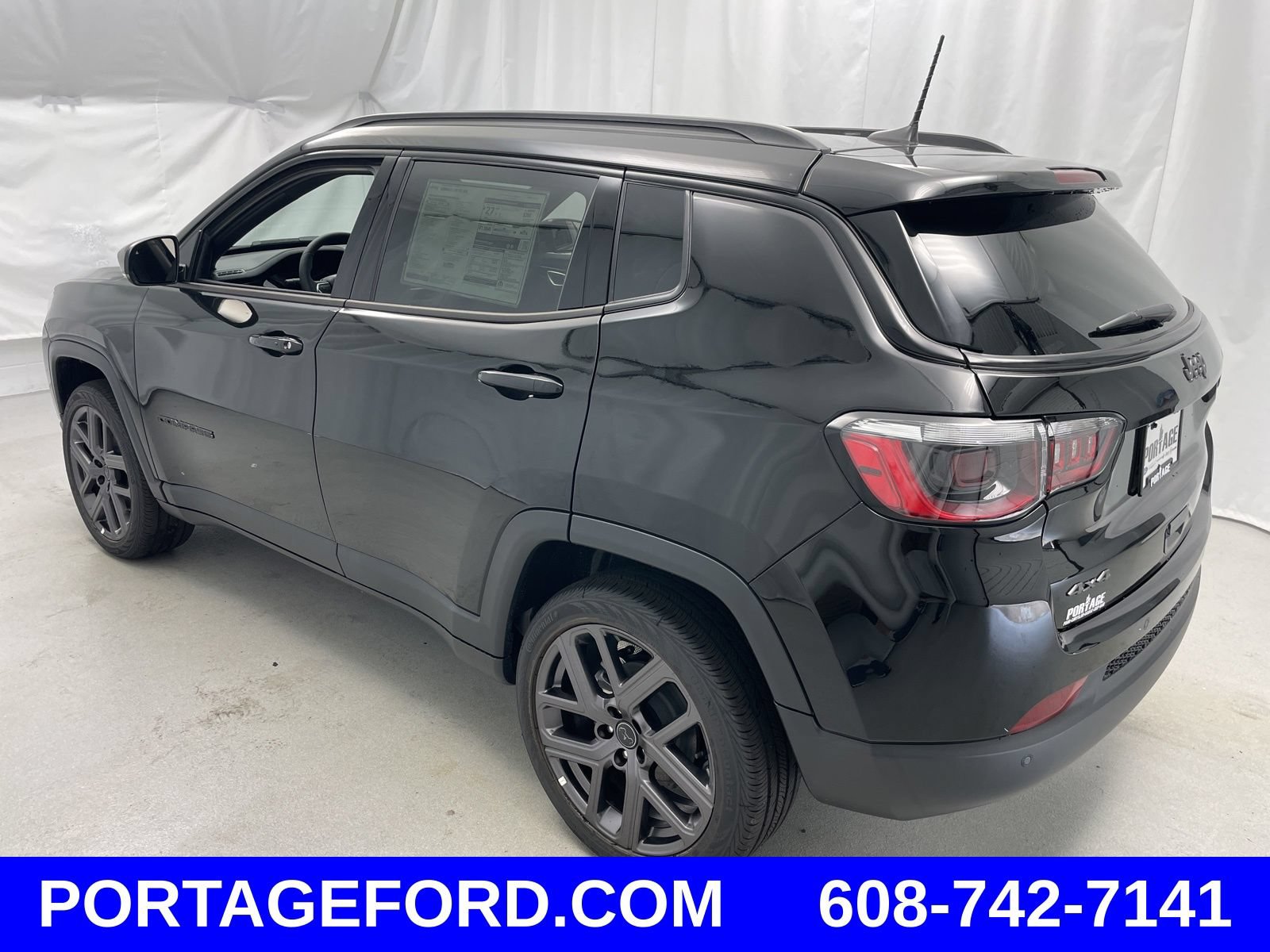 New 2025 Jeep Compass Limited w/ Sun & Sound Group AWD/4WD image 4