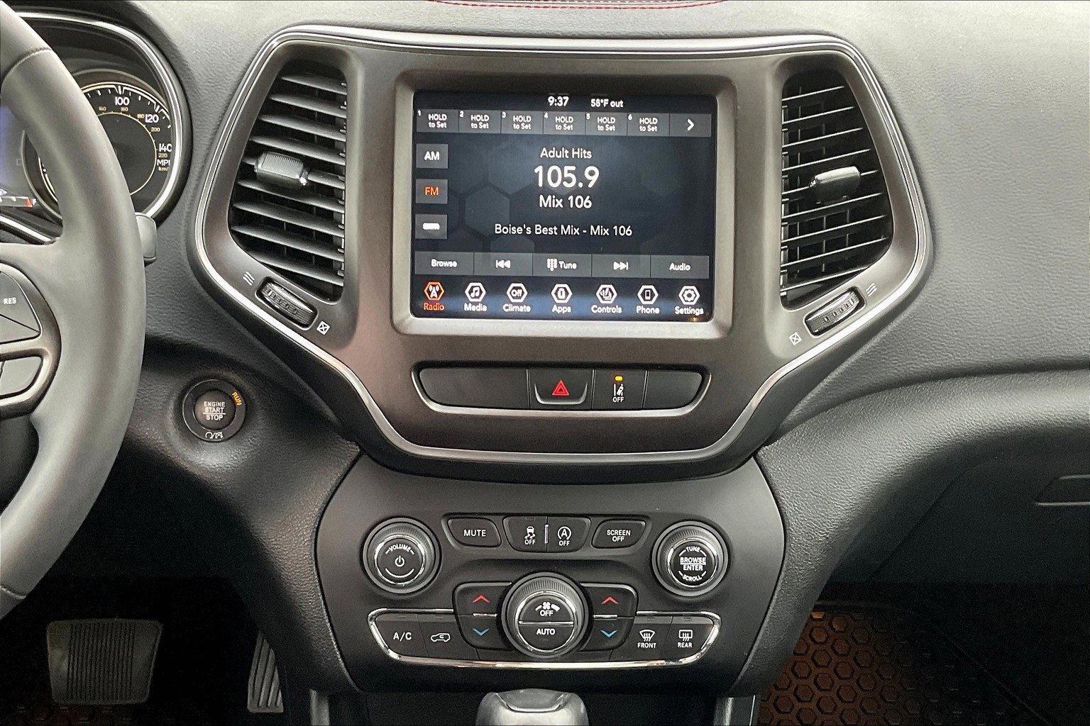 Used 2022 Jeep Cherokee Trailhawk w/ Trailer Tow Group image 9