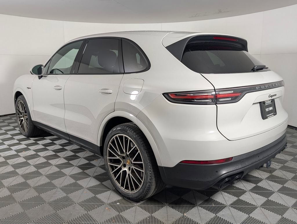 Certified 2023 Porsche Cayenne Platinum Edition image 3