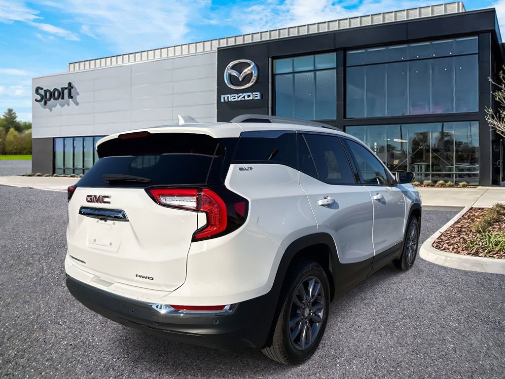 Used 2023 GMC Terrain SLT image 3