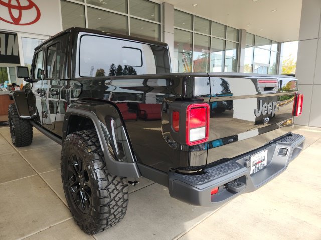 Used 2025 Jeep Gladiator Sport AWD/4WD image 11