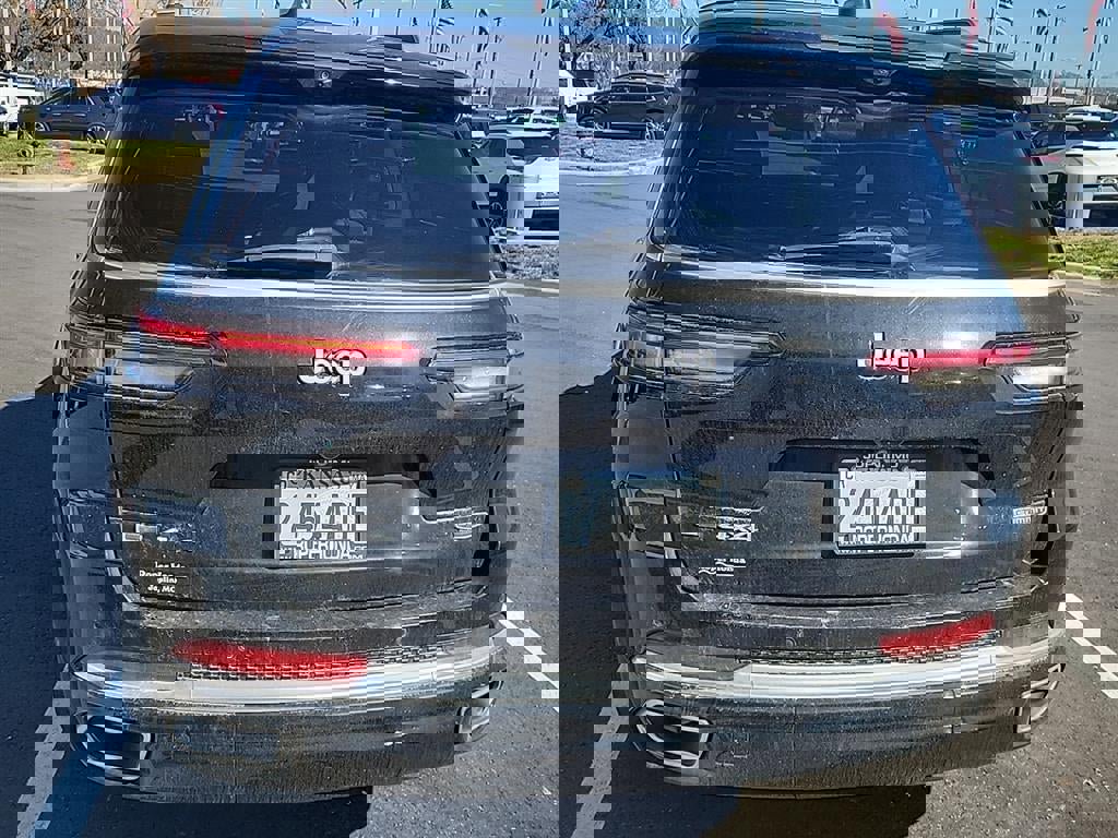 Used 2021 Jeep Grand Cherokee L Summit w/ Advanced Protech Group IV image 26