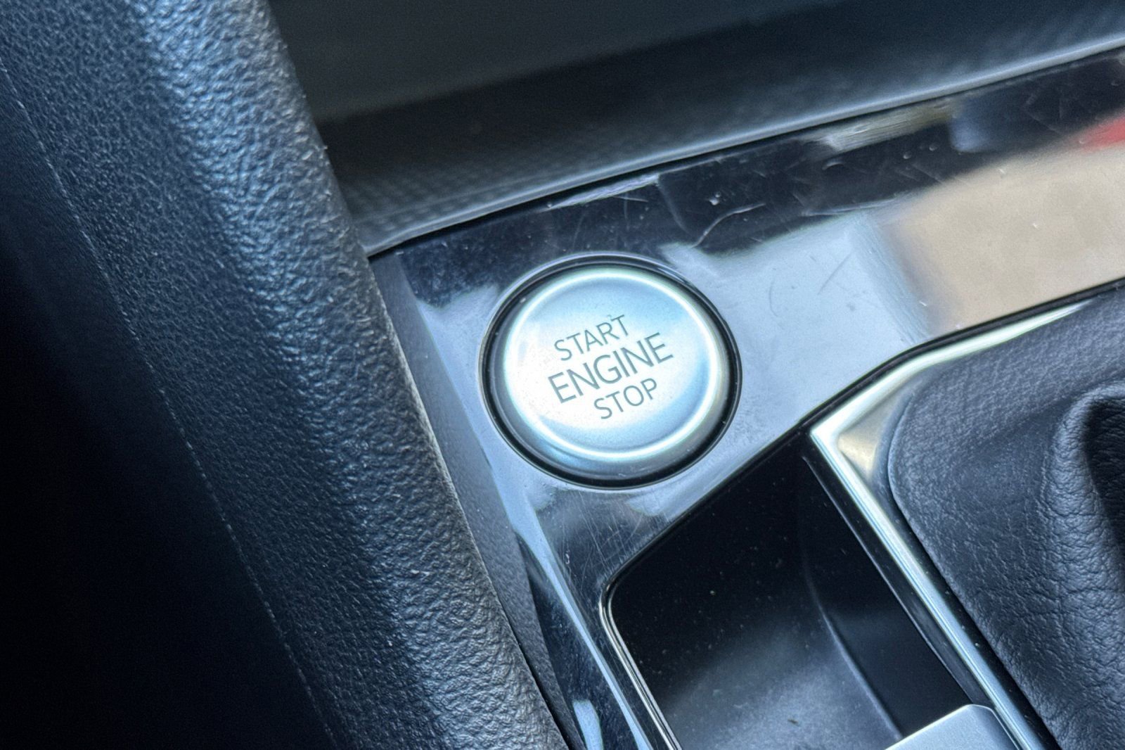 Used 2022 Volkswagen Taos SEL image 25