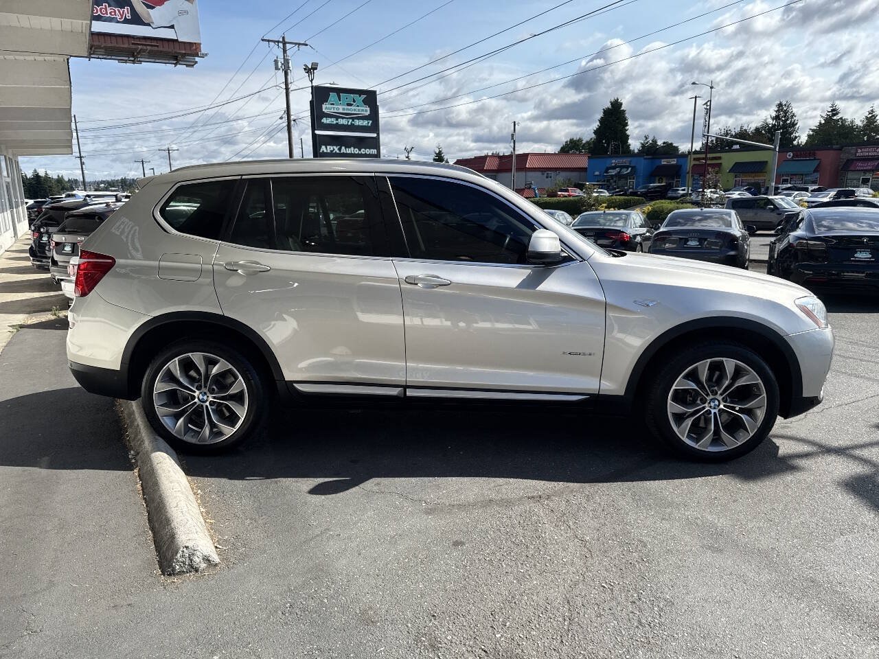 Used 2016 BMW X3 xDrive28i w/ Premium Package AWD/4WD image 9