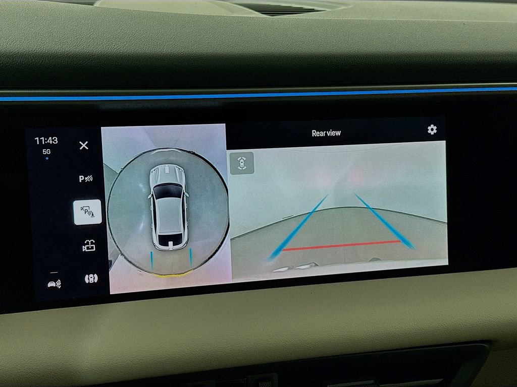 Certified 2025 Porsche Macan Electric image 17