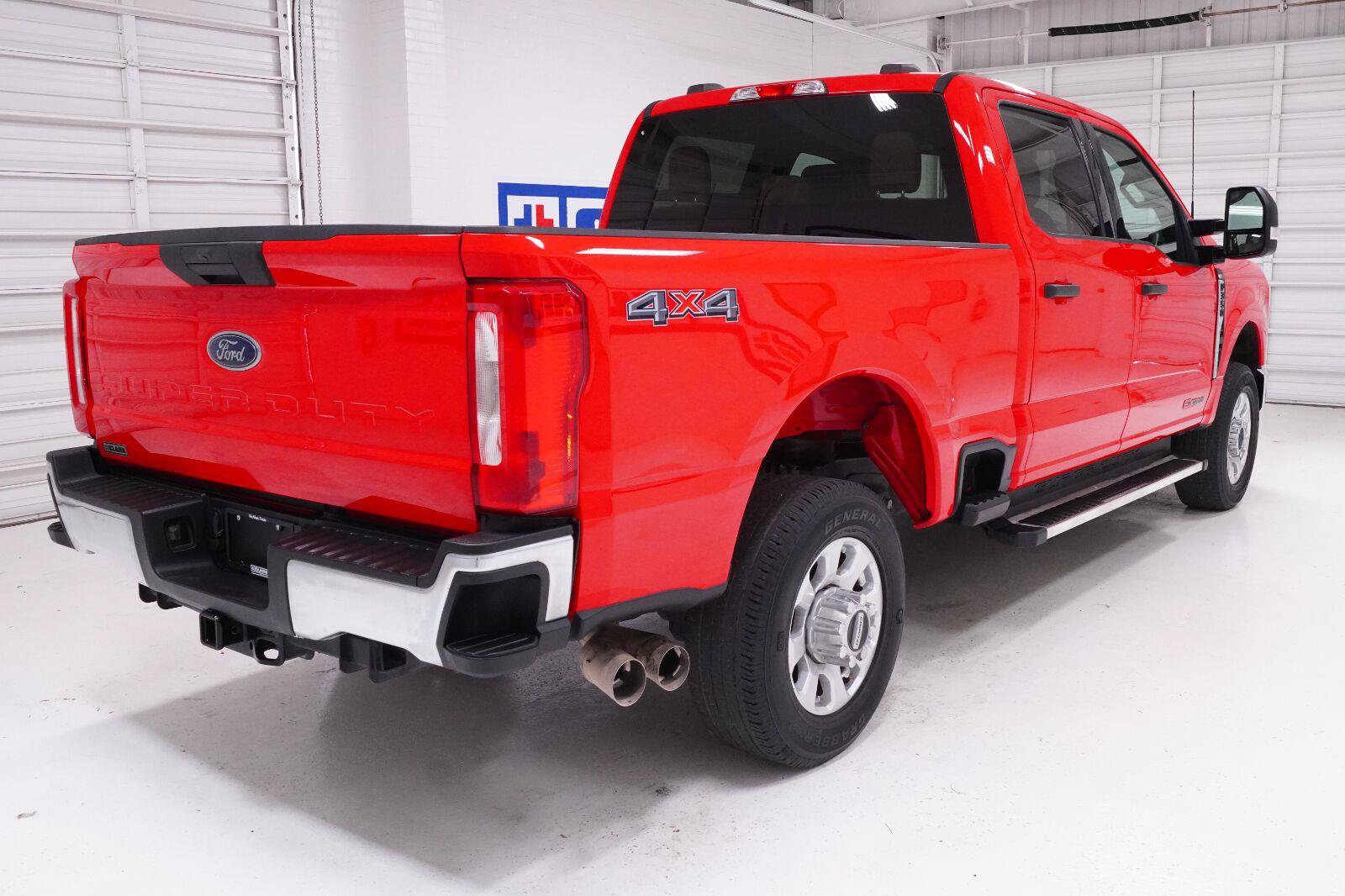 Used 2023 Ford F350 XLT AWD/4WD image 26