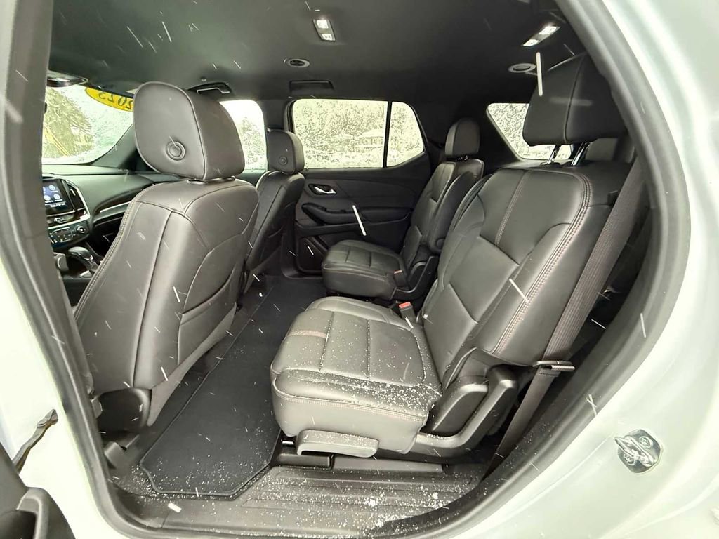 Used 2023 Chevrolet Traverse RS image 21