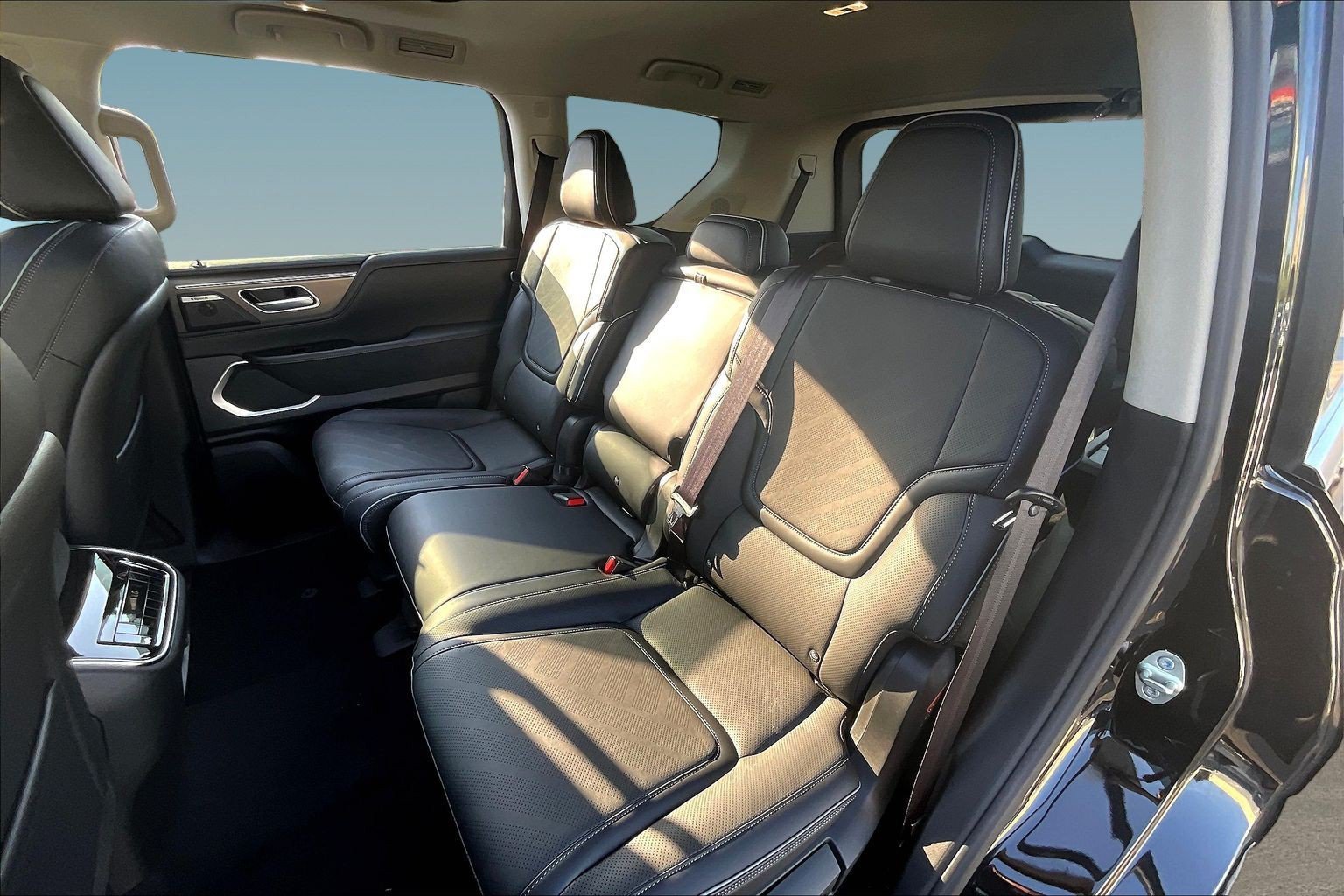 Certified 2026 INFINITI QX80 Luxe w/ Cargo Package AWD/4WD image 21