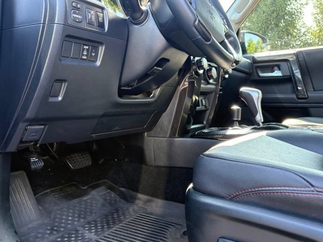 Used 2022 Toyota 4Runner TRD Off-Road Premium w/ Moonroof Package AWD/4WD image 32