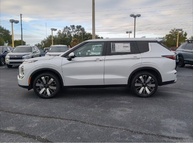 New 2026 Mitsubishi Outlander SE FWD image 9