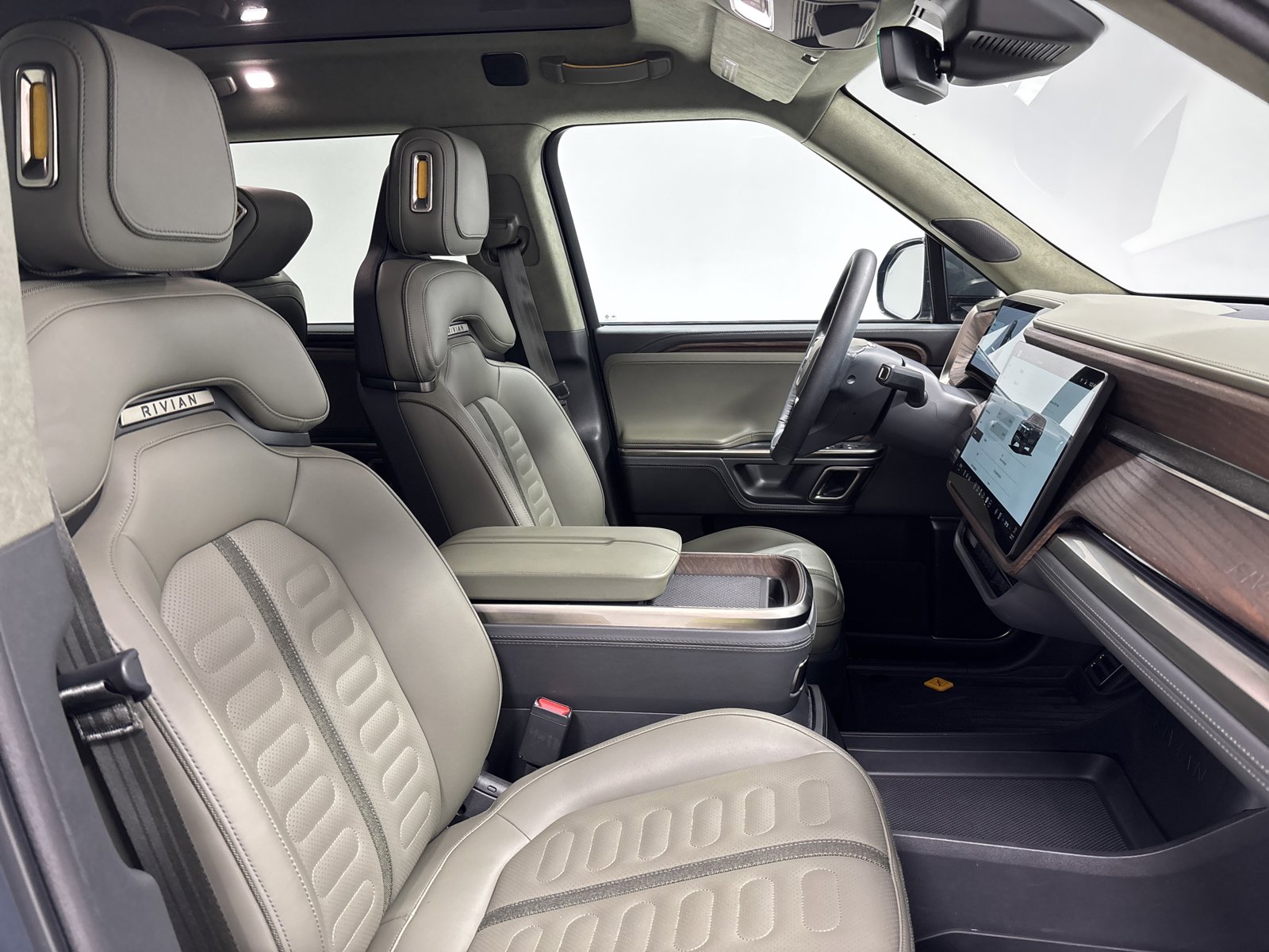 Used 2023 Rivian R1S Adventure AWD/4WD image 24
