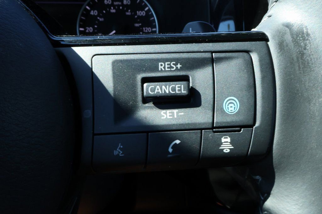 Used 2025 Nissan Pathfinder SL image 13