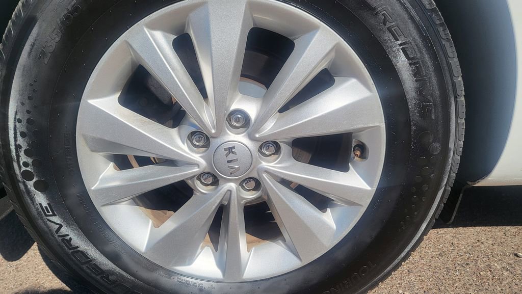 Used 2018 Kia Sedona L image 13