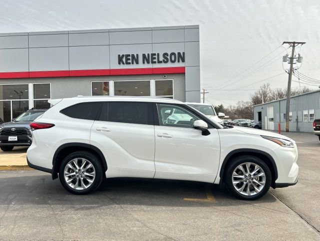 Used 2020 Toyota Highlander Limited image 15