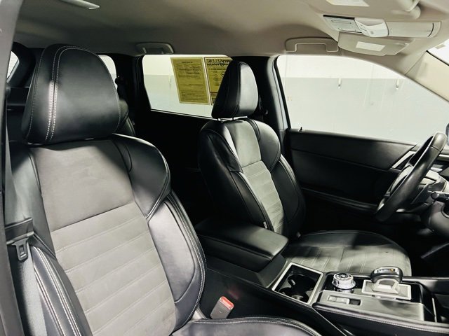 Used 2024 Mitsubishi Outlander SE image 34