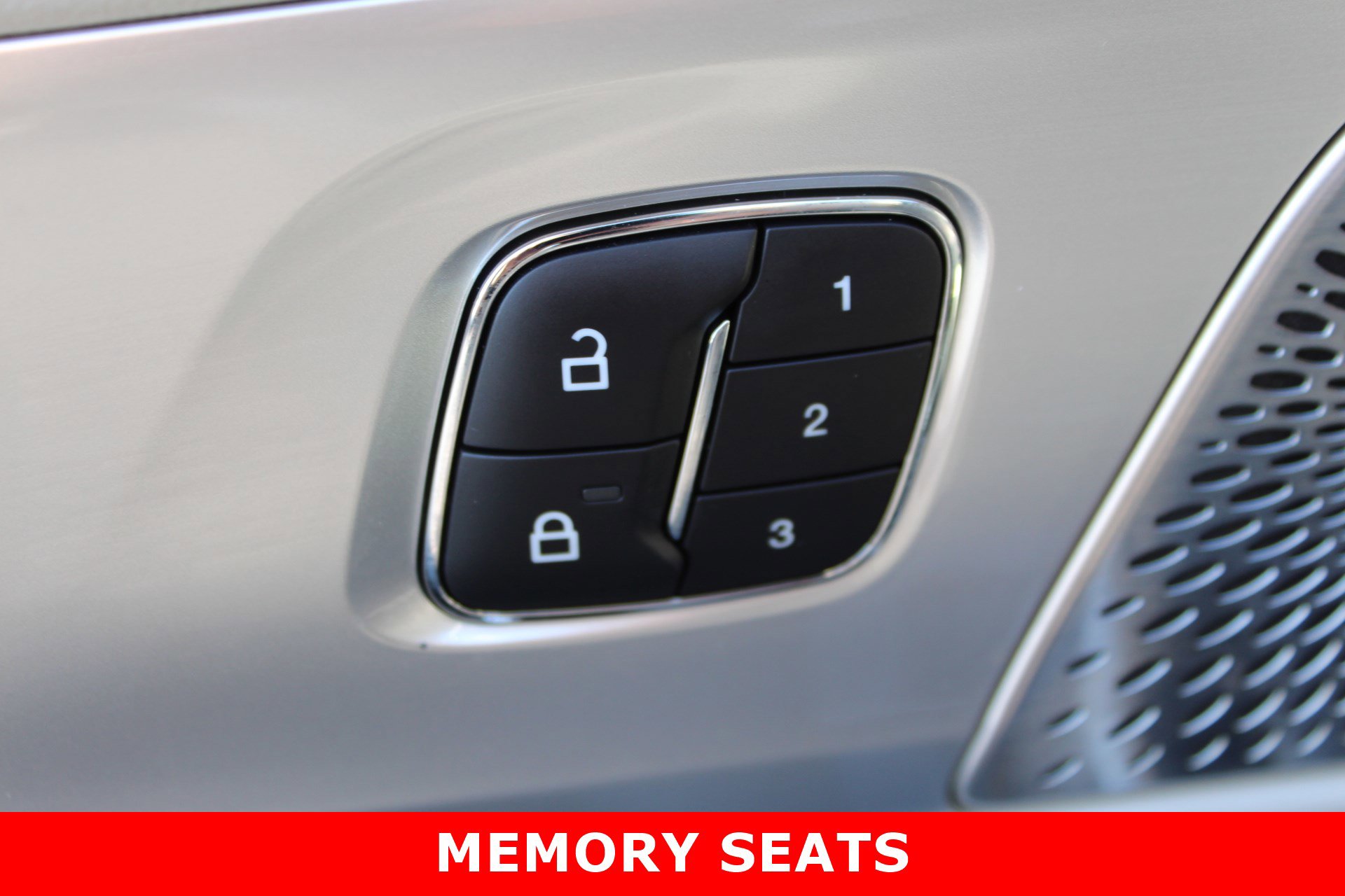 Used 2024 Lincoln Nautilus Reserve w/ Equipment Group 203A image 12