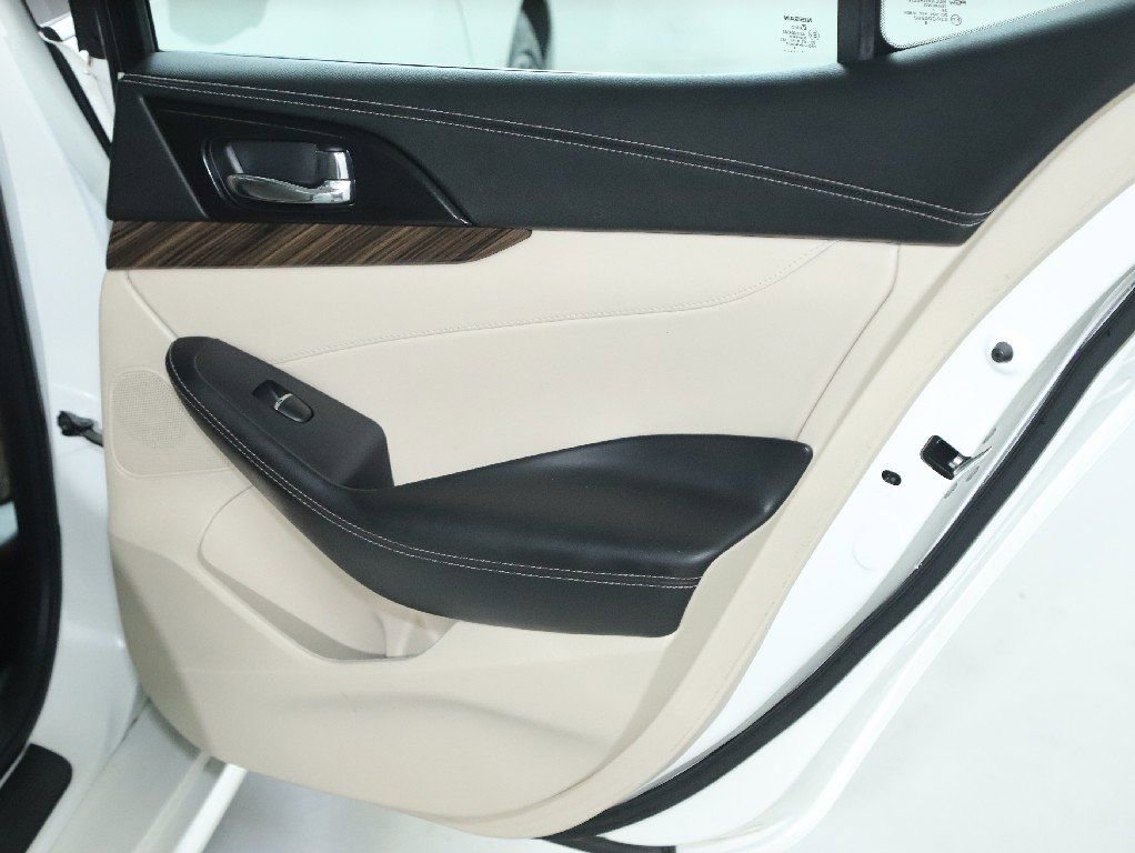 Used 2017 Nissan Maxima Platinum image 32