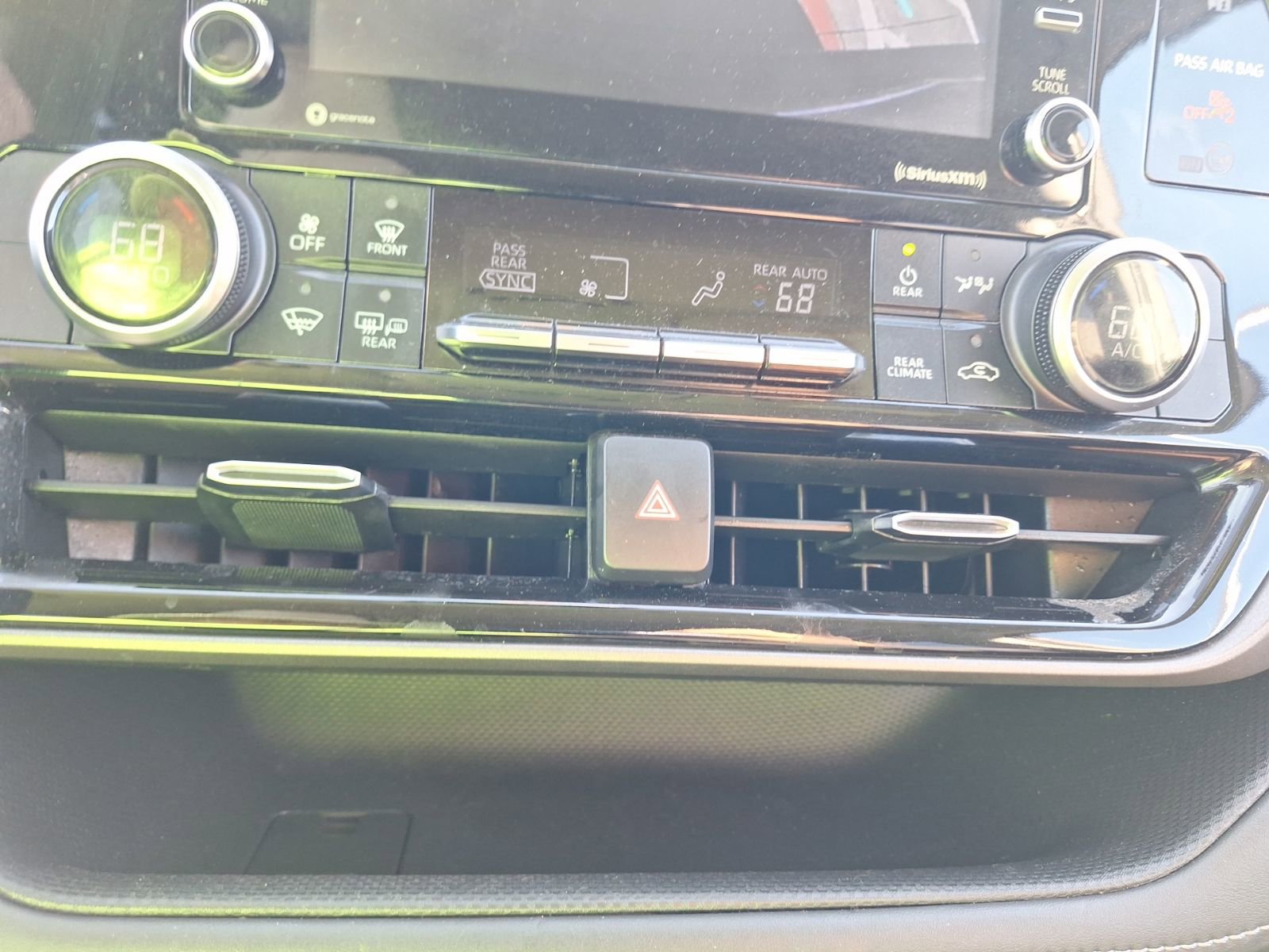 Used 2022 Toyota Highlander L image 24